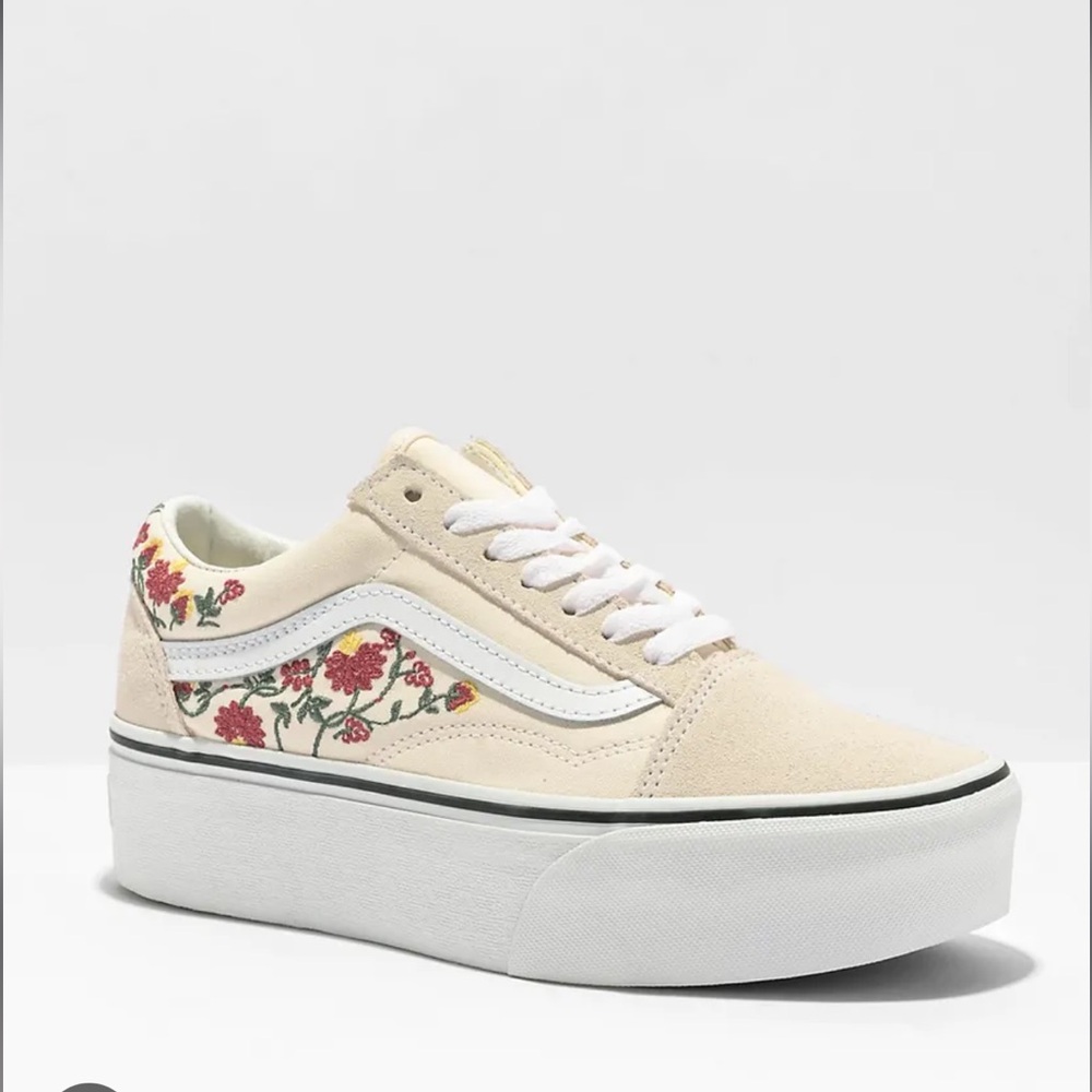 Vans Old Skool Stackform Floral Embroidery Platform Shoes size 8.5, EUC.